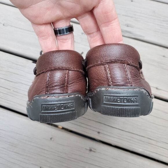 Minnetonka Moccasins Brown Moosehide Leather Classic Moc Toe Tie Front Moccasins - Picture 5 of 8